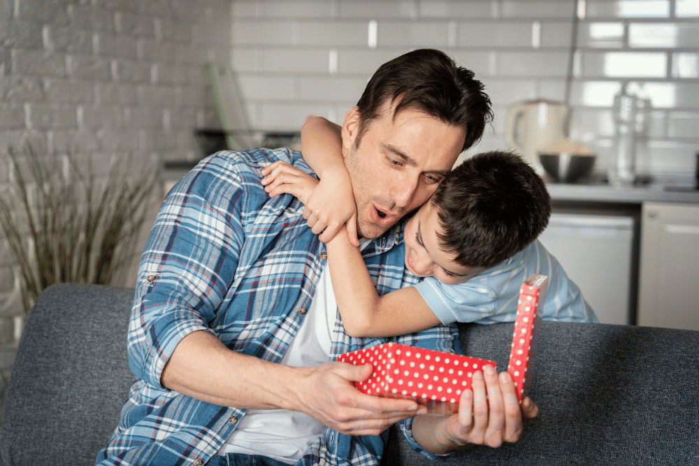 Papa mendapat hadiah dari anak