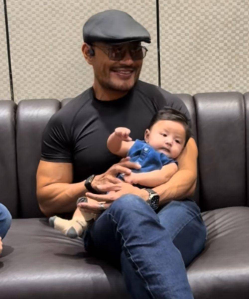 Tiktok.com/@eri_carl