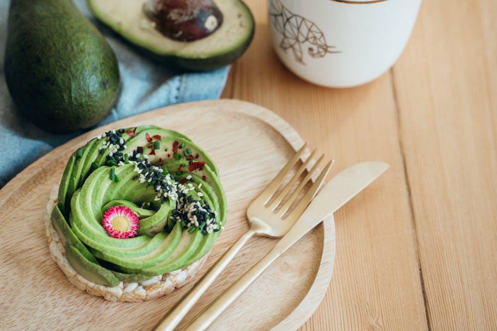 ilustrasi roti panggang alpukat