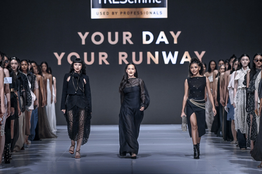 JFW fashion show menampilkan setiap hari adalah runway perempuan