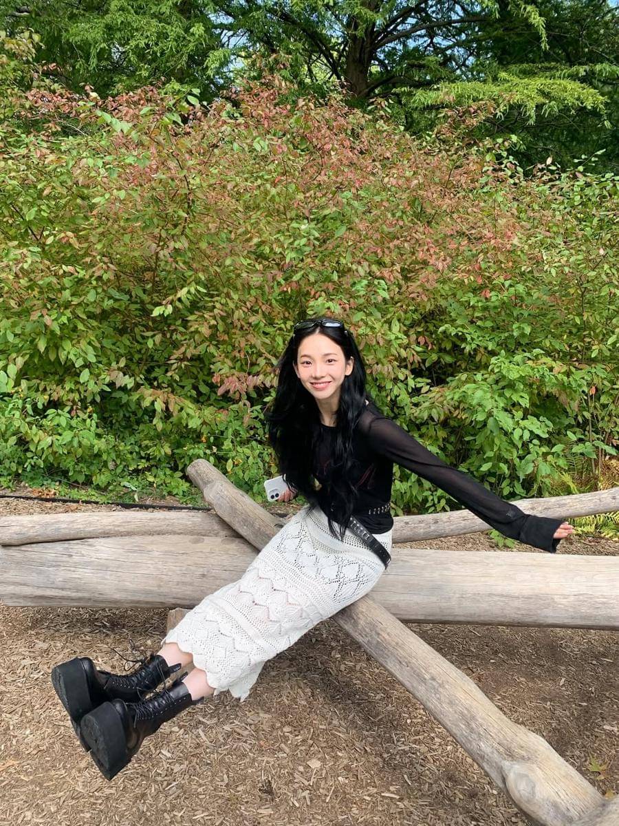 Inspirasi OOTD ala Karina AESPA