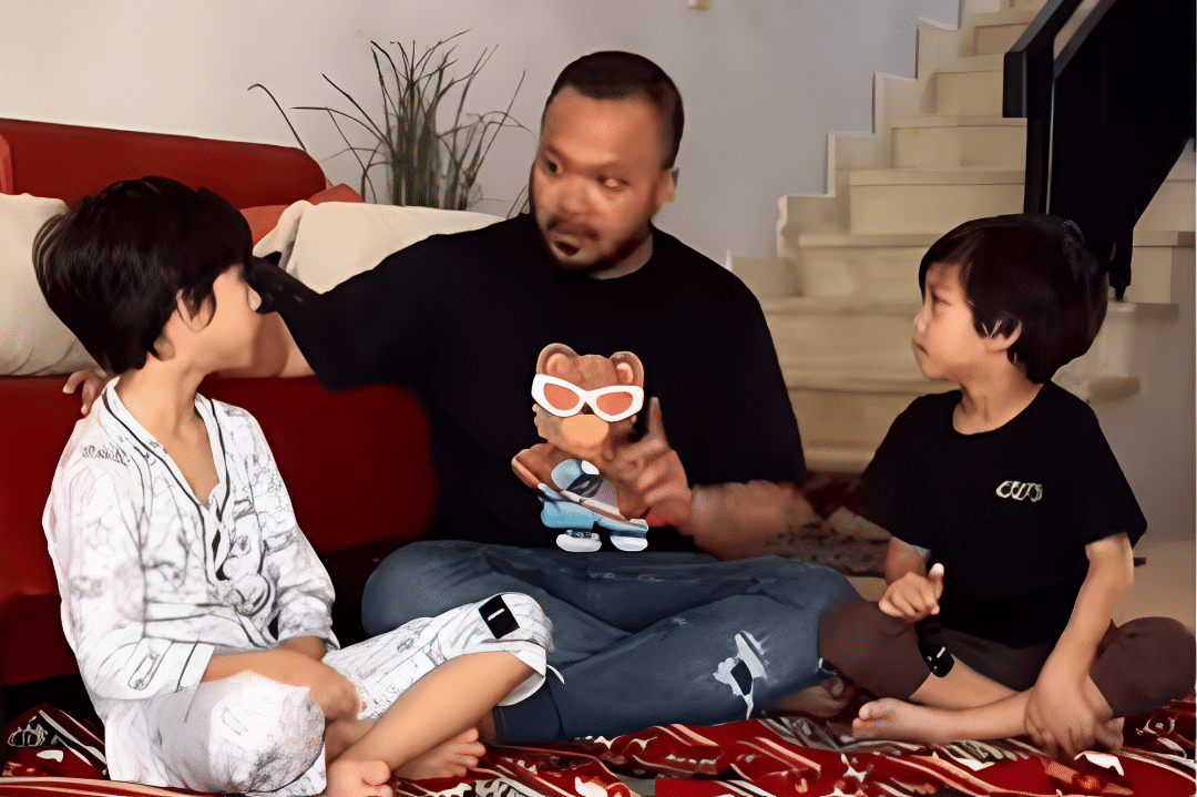 Memberi teladan lewat sikap sehari-hari