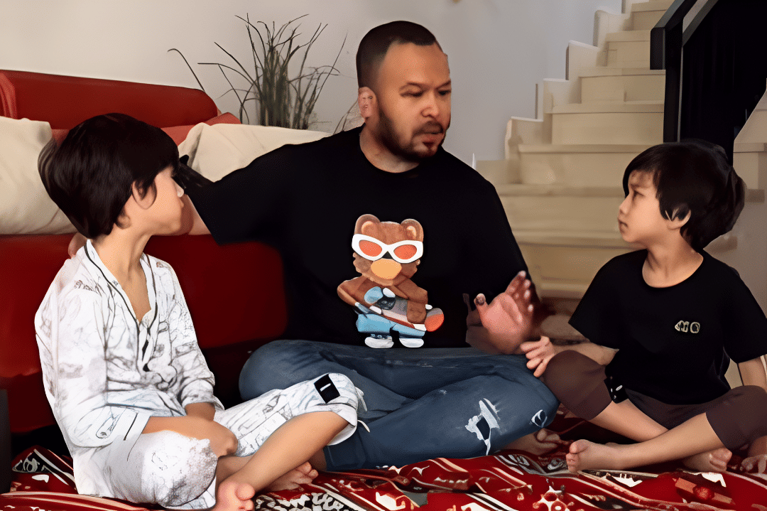 Mengajarkan nilai moral berdasarkan keimanan dan akhlak baik