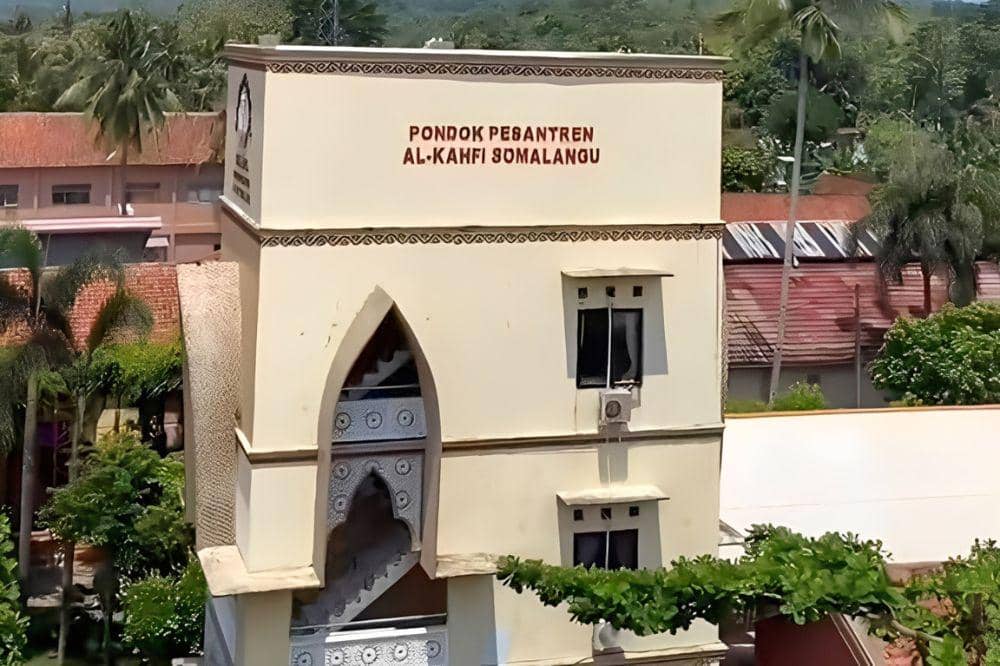 9 Pesantren Tertua di Indonesia, Sudah Berdiri Ratusan Tahun! (2).jpg