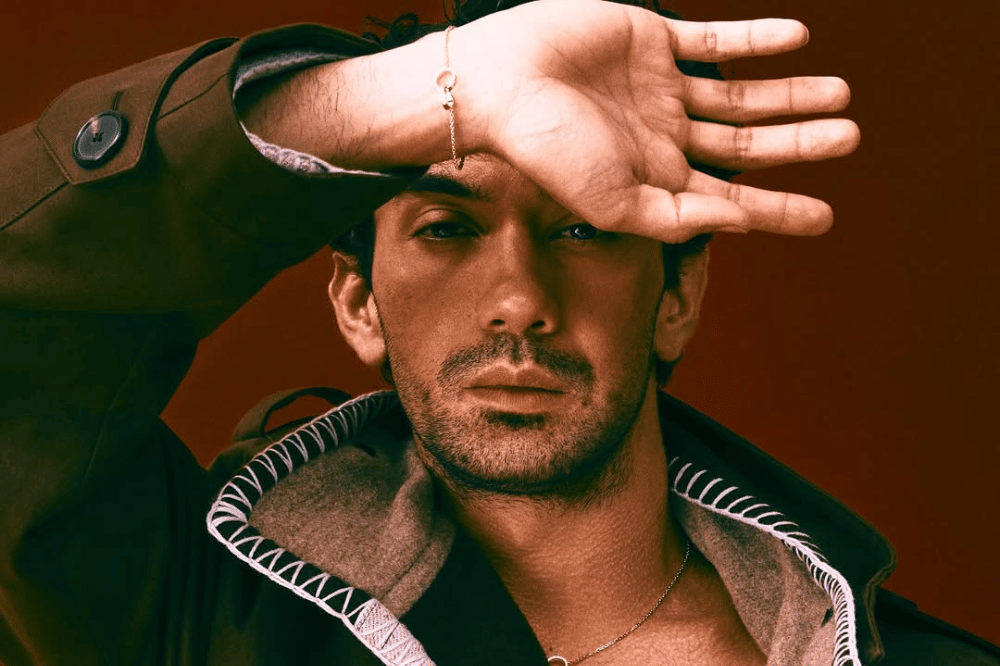 Reza Rahadian Ungkap Proses Dapat Izin Lagu 'Rayuan Perempuan Gila'