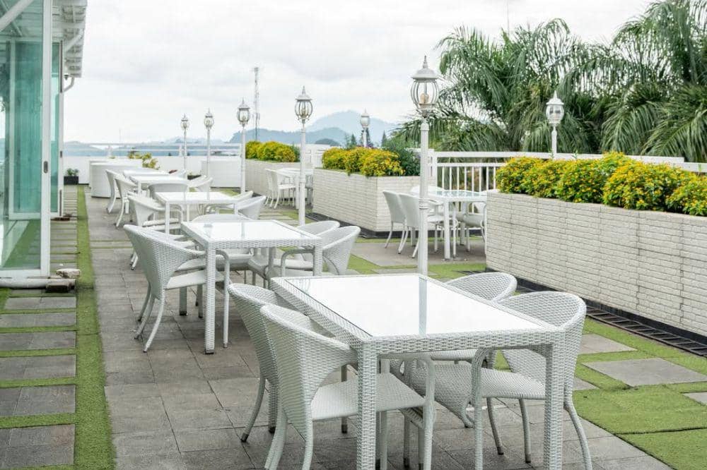 7 Cafe Rooftop Terdekat Bogor yang Instagramable Abis! (1).jpg