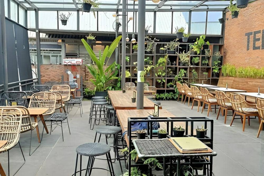 7 Cafe Rooftop Terdekat Bogor yang Instagramable Abis! (5).jpg