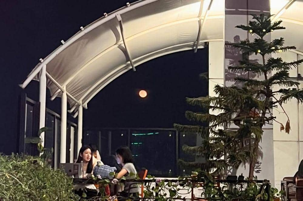 5 Cafe Rooftop di Depok yang Lagi Hits, Cocok Untuk Nikmati Senja!