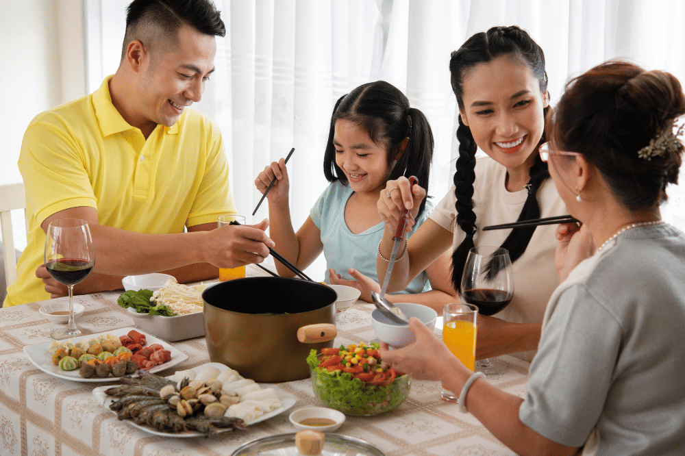 makan sambil bersenda-gurau