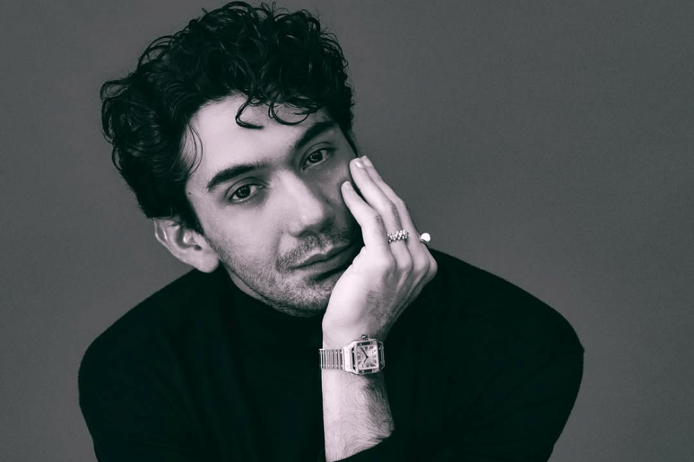 Reza Rahadian Ungkap Proses Dapat Izin Lagu 'Rayuan Perempuan Gila'