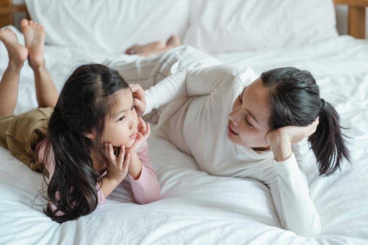 5 Cara Melatih Critical Thinking Anak Tanpa Membuatnya Tertekan