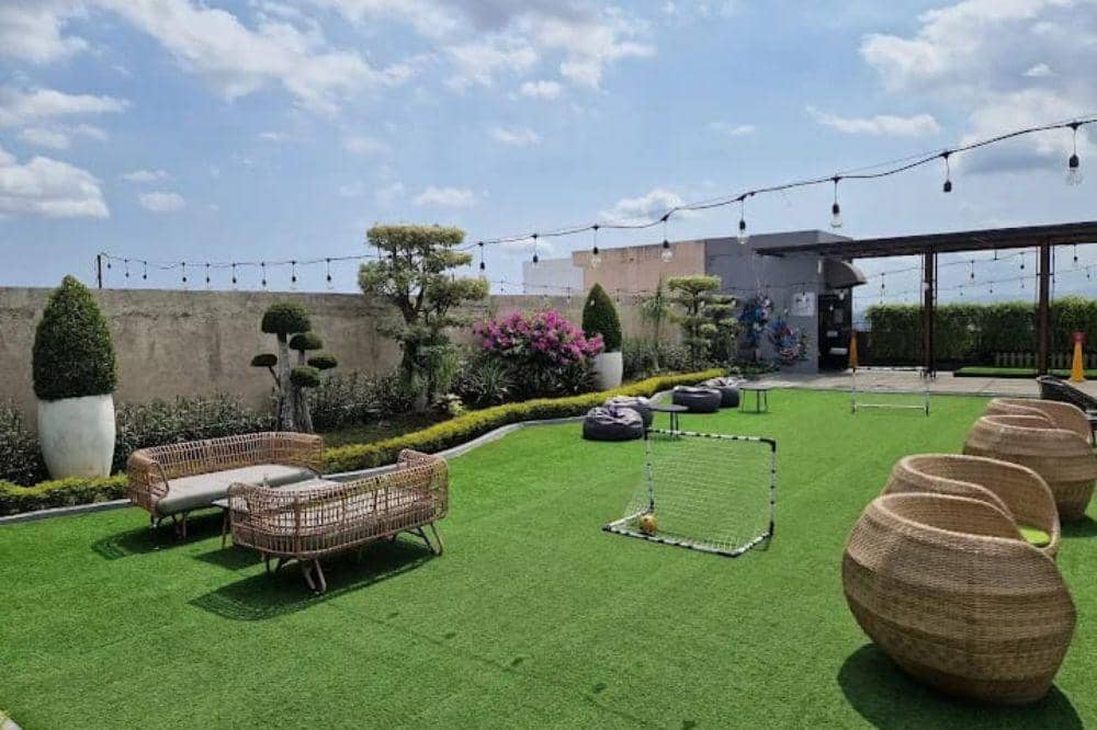 5 Cafe Rooftop Terdekat Jogja, Bikin Nongkrong Makin Seru (3).jpg