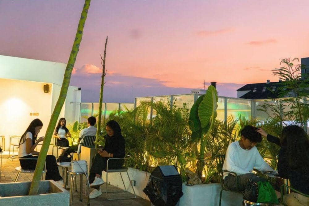 10 Cafe Rooftop Terdekat Jakarta Selatan, Hits dan Instagramable