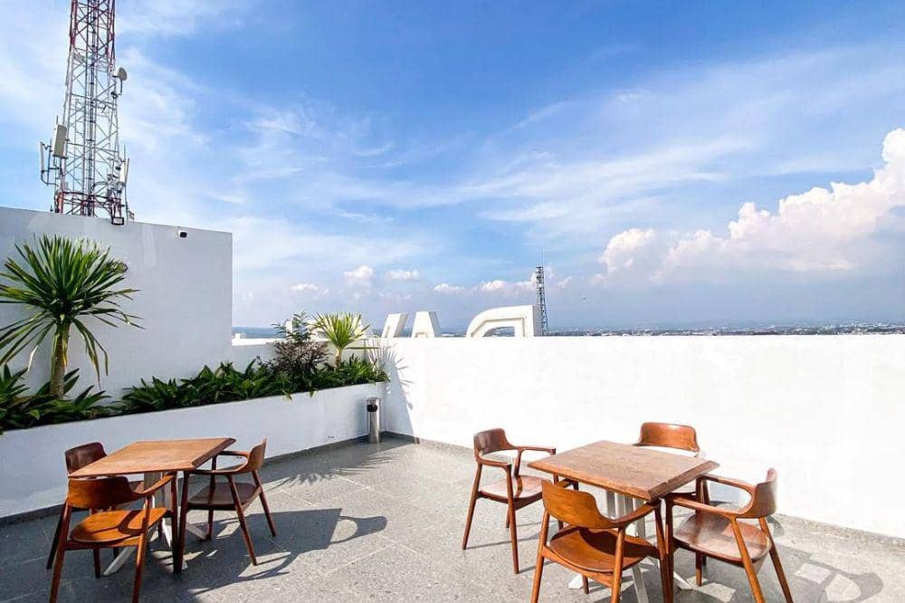 8 Cafe Rooftop Terdekat Malang, Nikmati Suasana Kota dari Ketinggian (2).jpg