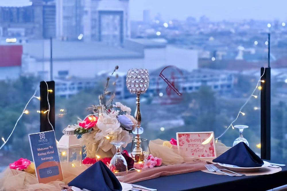 7 Cafe Rooftop Terdekat Surabaya, Viewnya Oke Banget!