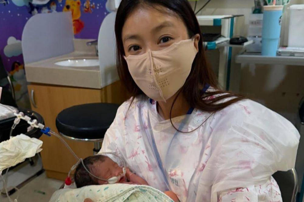 Lee Si Young Umumkan Kelahiran Anak Kedua Usai Bercerai.jpg