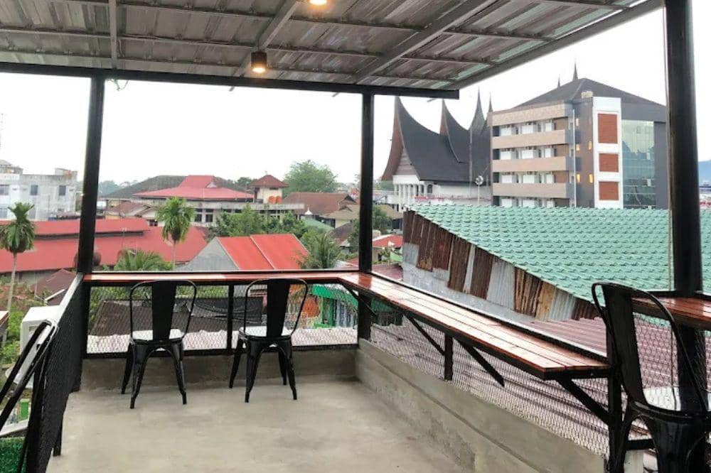 6 Cafe Rooftop Terdekat Padang, Suasana Tenang buat Lepas Penat (1).jpg