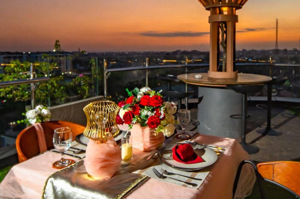 5 Cafe Rooftop Terdekat Jogja, Bikin Nongkrong Makin Seru (1).jpg