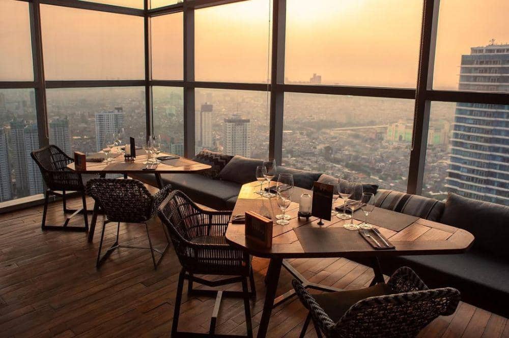 9 Cafe Rooftop Terdekat Jakarta Pusat, Spot Hangout dengan View Keren! (5).jpg
