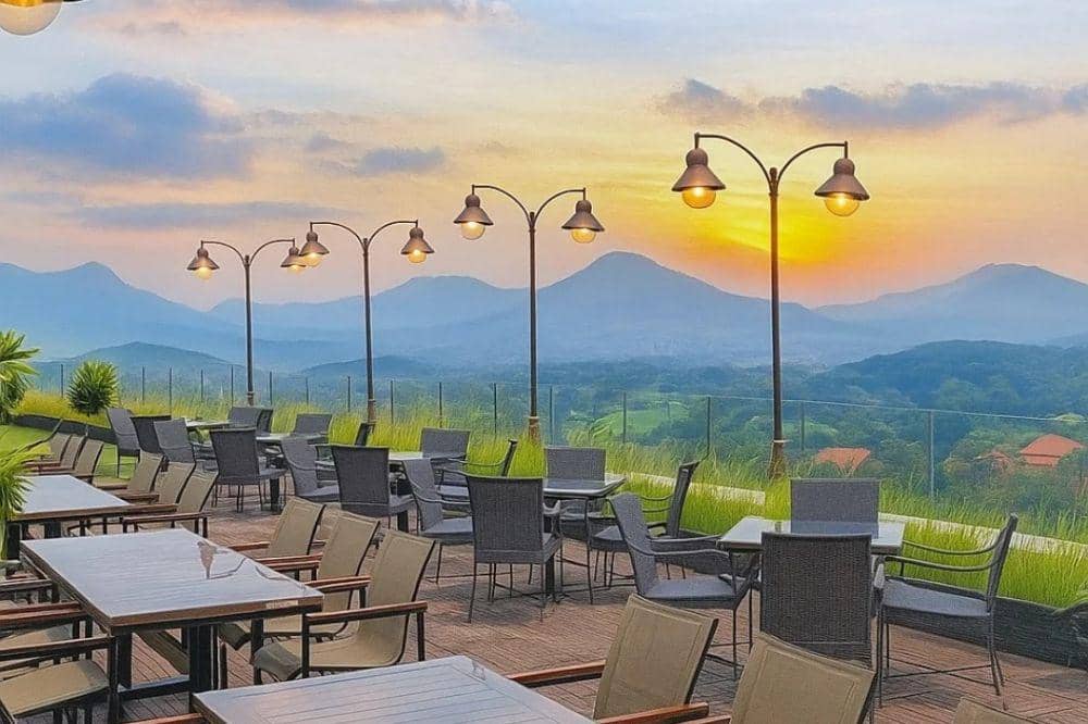 8 Cafe Rooftop Terdekat Malang, Nikmati Suasana Kota dari Ketinggian (1).jpg