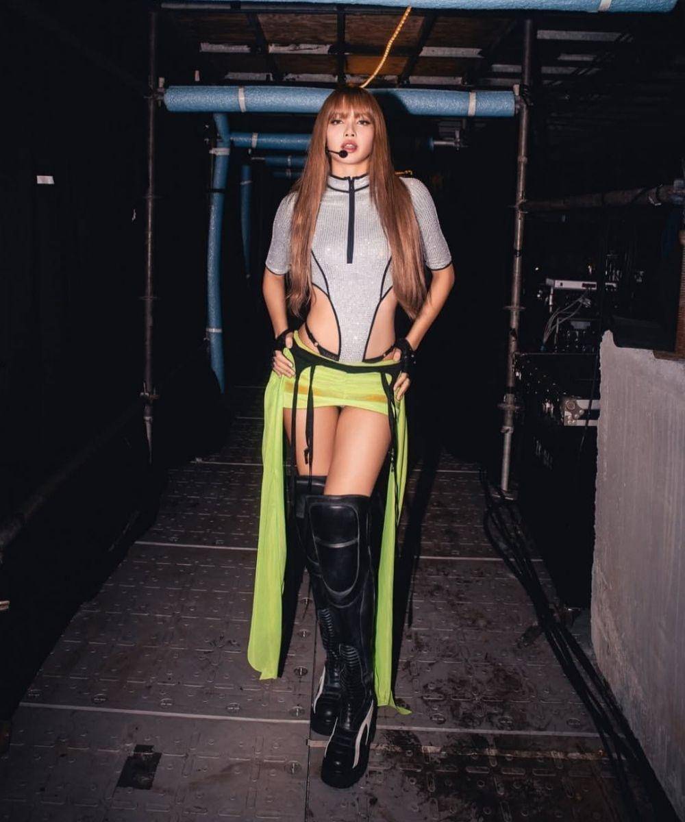 Penampilan Lisa Blackpink Bawakan Rockstar di Konser Deadline (2).jpg