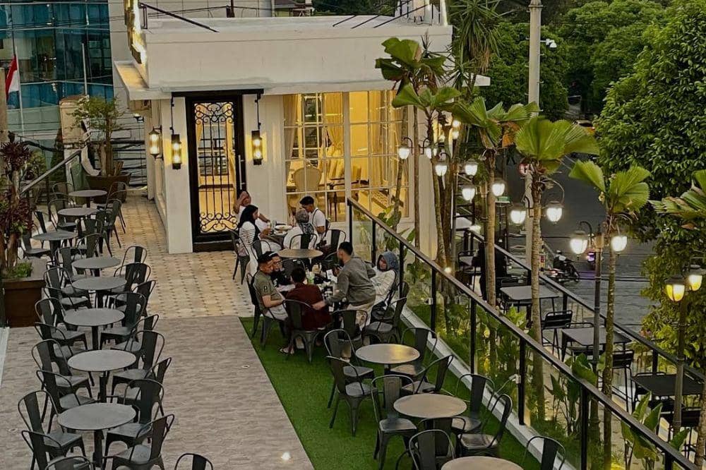 8 Cafe Rooftop Terdekat Malang, Nikmati Suasana Kota dari Ketinggian (4).jpg