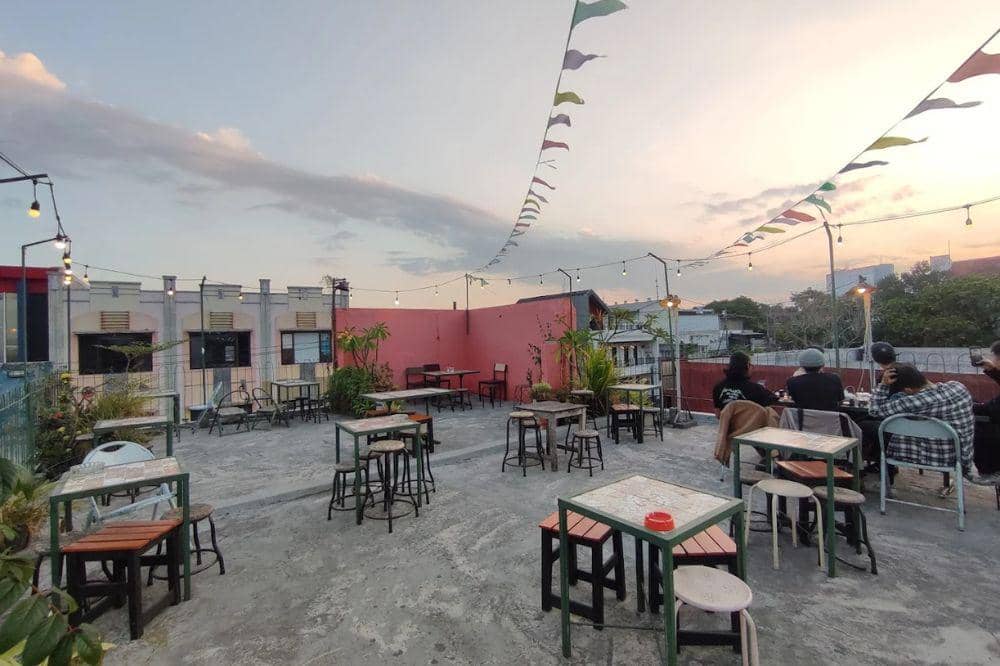 8 Cafe Rooftop Terdekat Malang, Nikmati Suasana Kota dari Ketinggian (6).jpg
