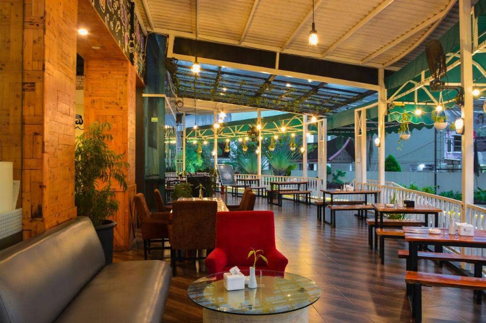 6 Cafe Rooftop Terdekat Padang, Suasana Tenang buat Lepas Penat (2).jpg