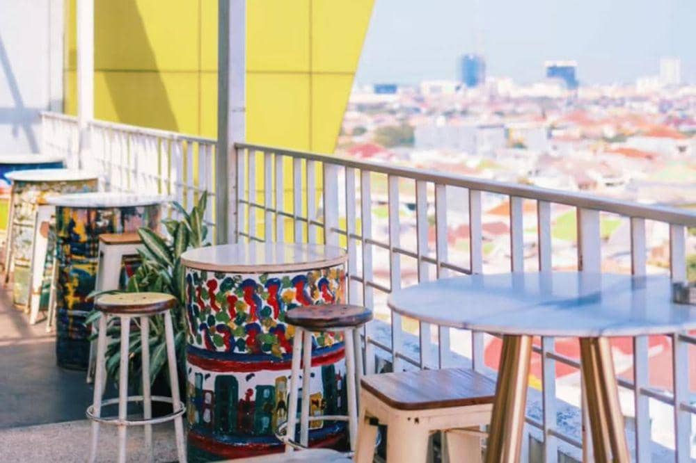 7 Cafe Rooftop Terdekat Surabaya, Viewnya Oke Banget!