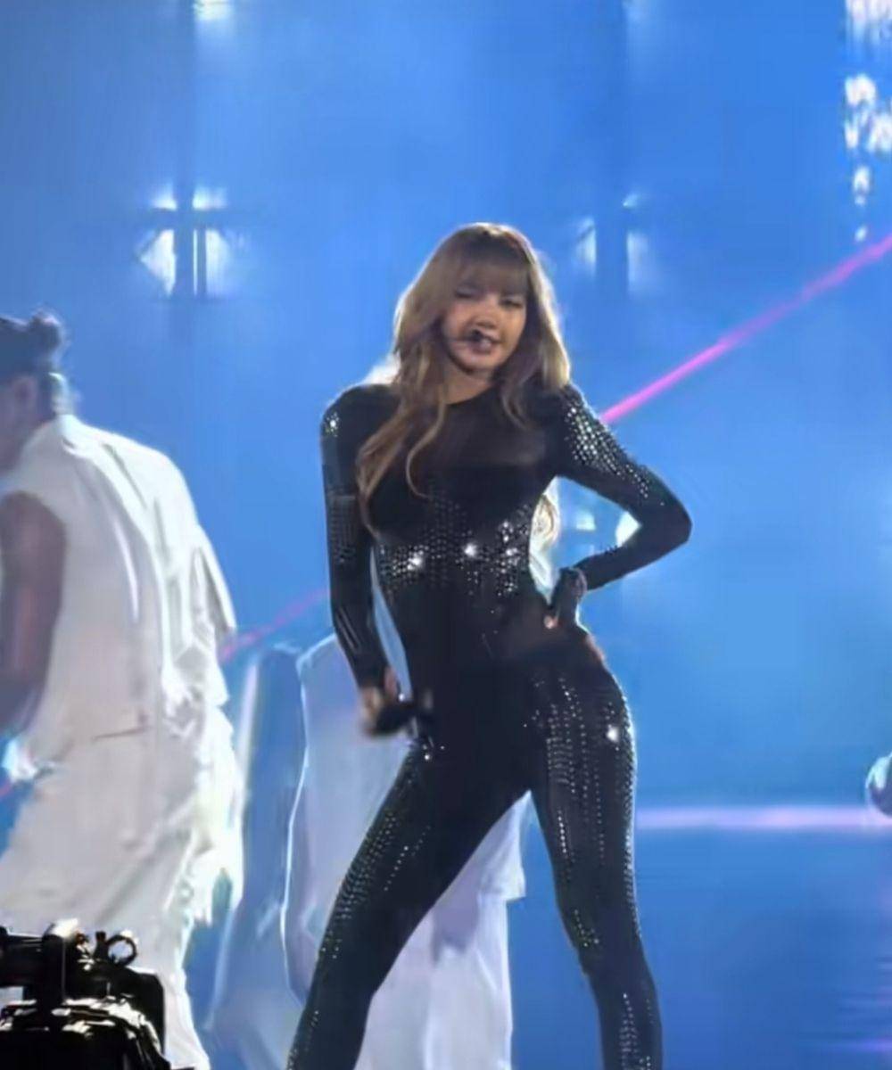 Penampilan Lisa Blackpink Bawakan Rockstar di Konser Deadline (5).jpg