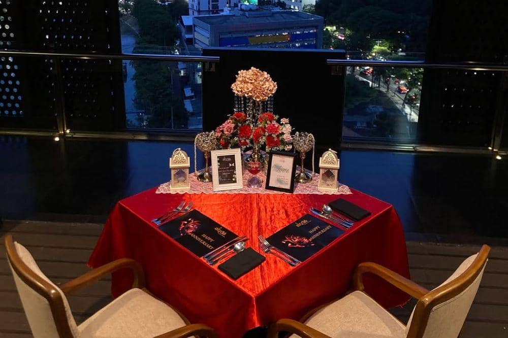 7 Cafe Rooftop Terdekat Surabaya, Viewnya Oke Banget!