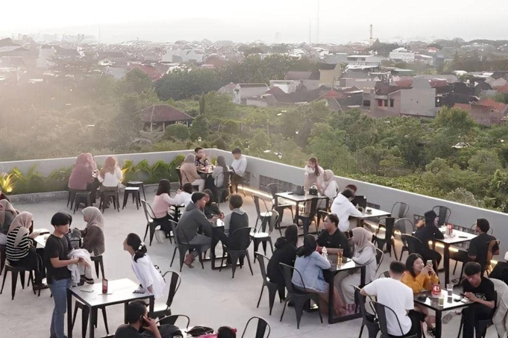 8 Cafe Rooftop Terdekat Malang, Nikmati Suasana Kota dari Ketinggian (8).jpg