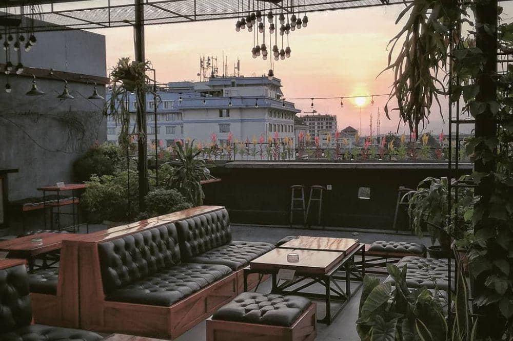 5 Cafe Rooftop Terdekat Jogja, Bikin Nongkrong Makin Seru (2).jpg