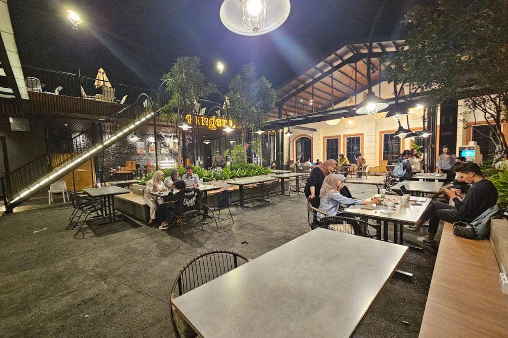 8 Cafe Rooftop Terdekat Malang, Nikmati Suasana Kota dari Ketinggian (5).jpg