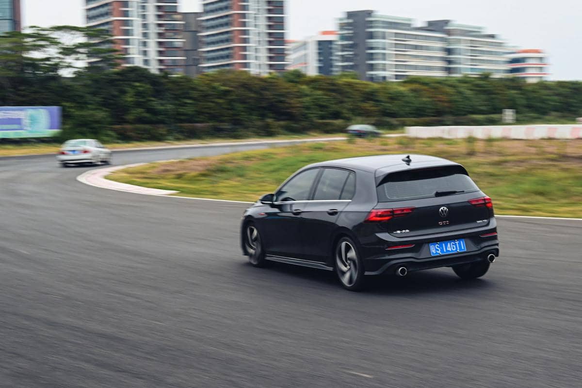 Kenapa Tekanan Angin pada Ban Depan dan Belakang Berbeda?