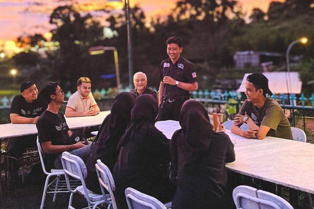 8 Cafe Rooftop Terdekat Bandung, Oke Banget Pemandangannya!