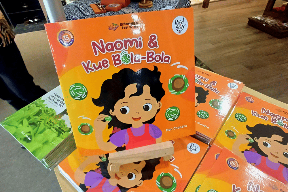 Buku Naomi & Kue Bola-Bola