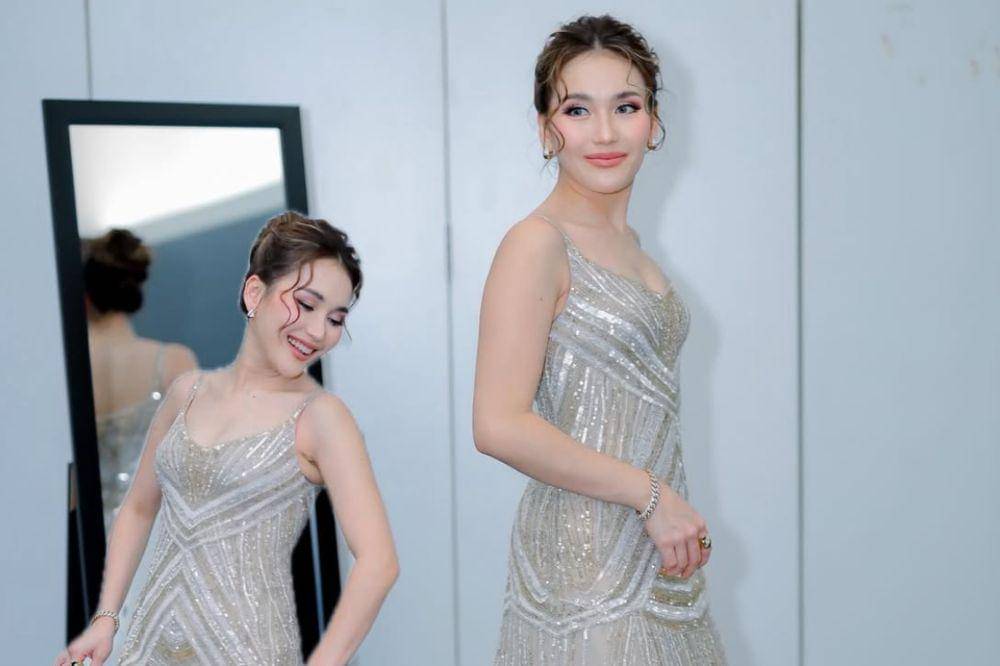 Potret Gaya Ayu Ting Ting di Konser Nancy Ajram, Tampil Glamor!