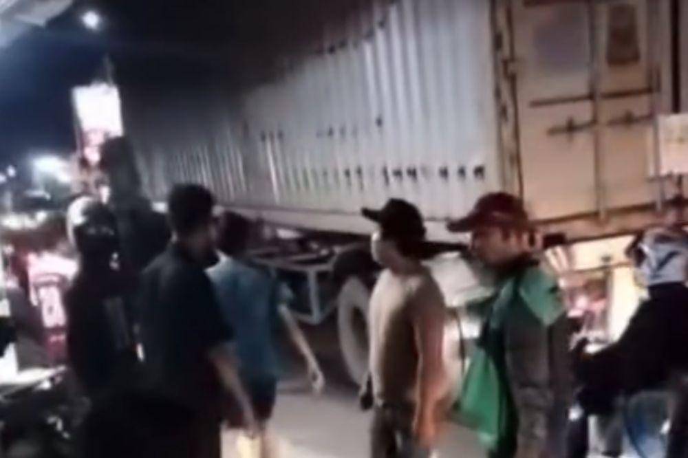 kecelakaan truk di ciputat