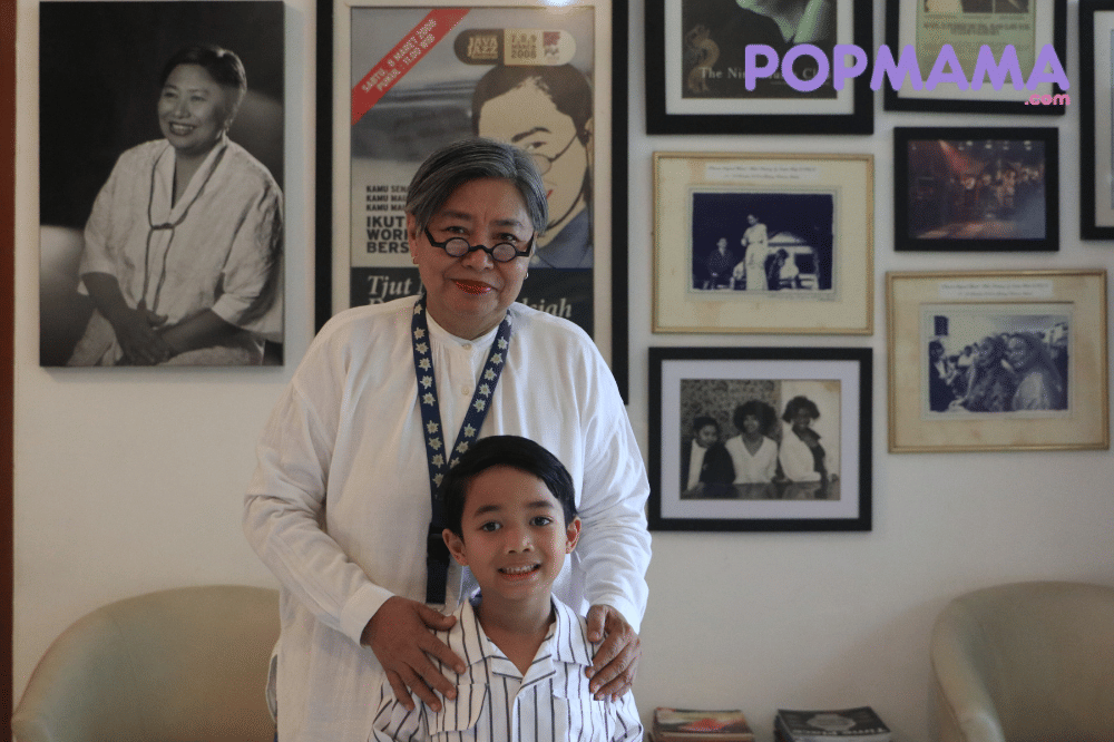 Prof. Tjut Nyak Deviana dan Adler penyanyi anak Indonesia