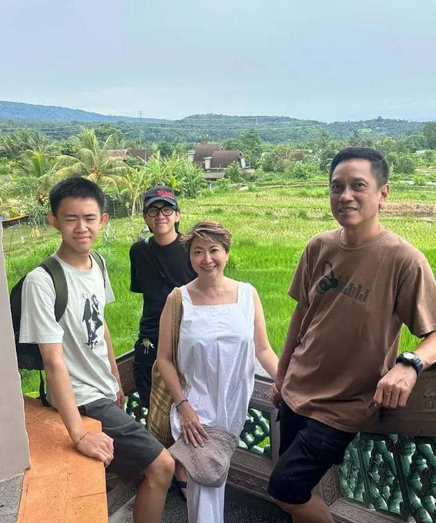 Keluarga Indy Barends 4.jpg