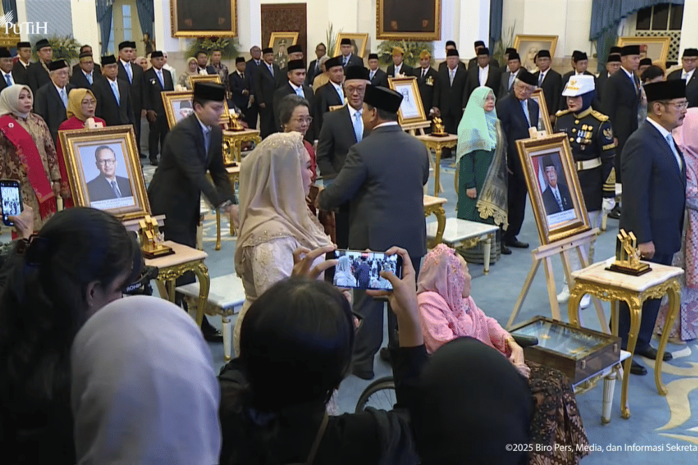 10 Pahlawan Nasional 2025 Beserta Jasanya yang Dibacakan di Istana Negara (5).png