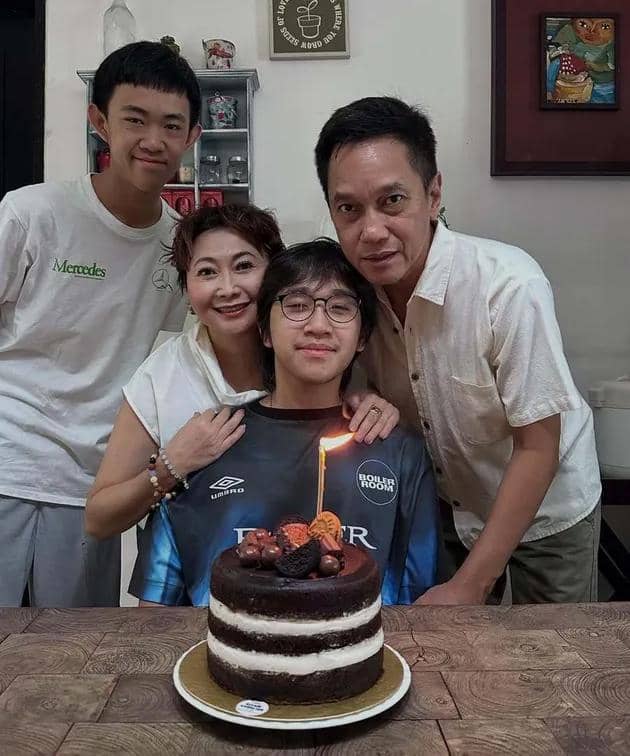 Keluarga Indy Barends 3.jpg