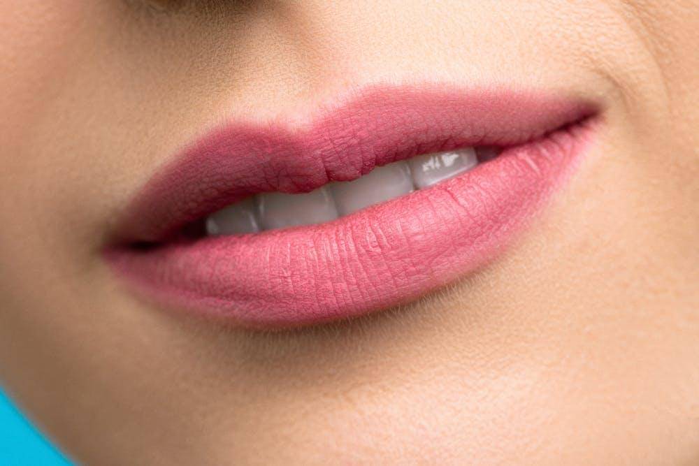 warna lipstik bikin wajah kusam