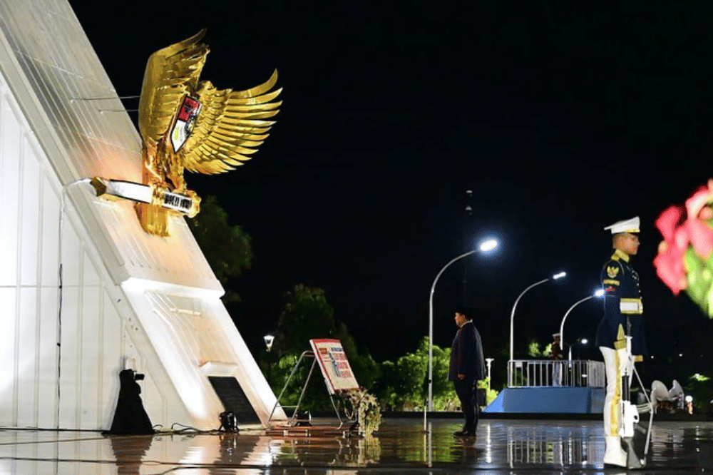 suasana ketika Presiden Prabowo memimpin upacara Ziarah Nasional dan Renungan Suci Hari Pahlawan