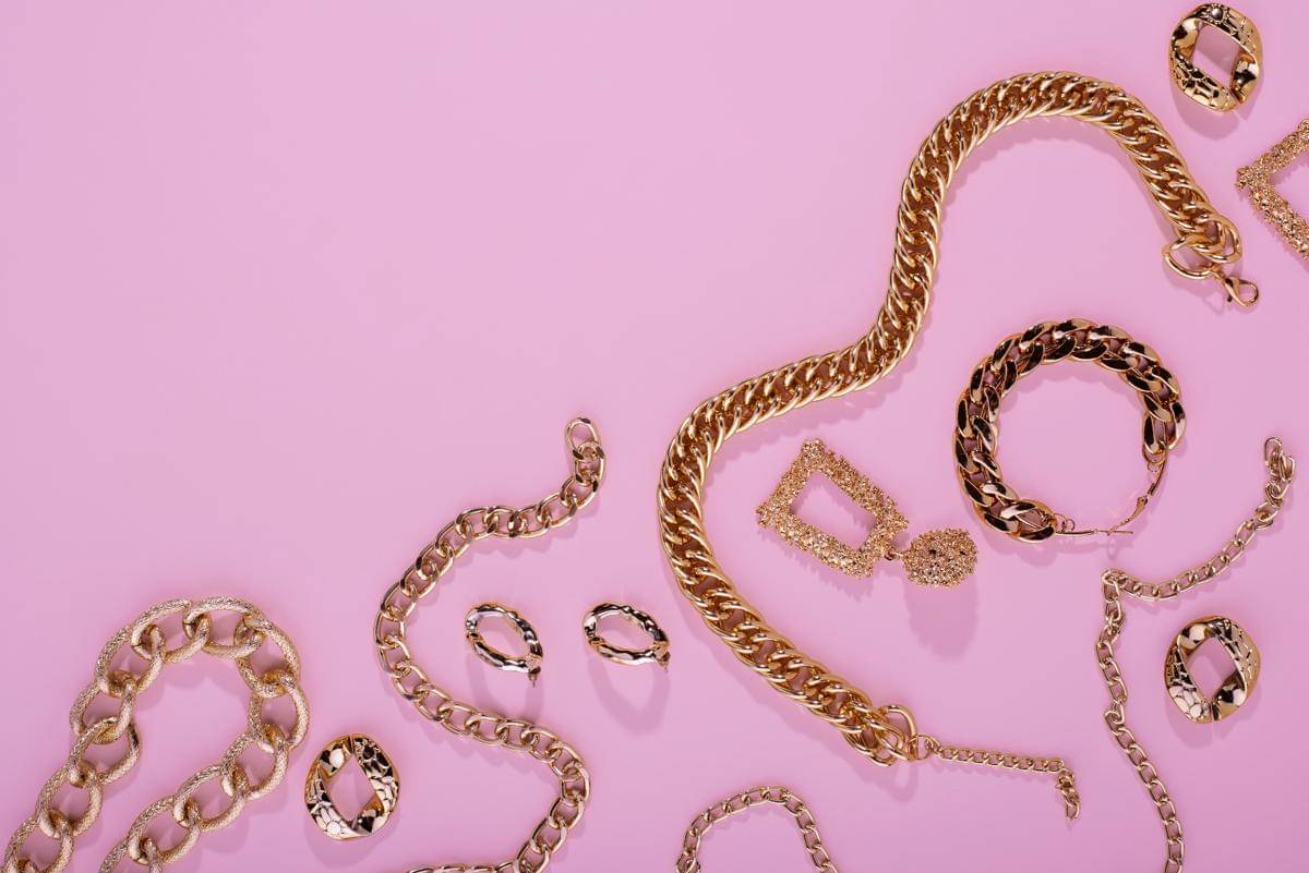 Cara Merawat Emas Perhiasan agar Tetap Berkilau dan Tahan Lama