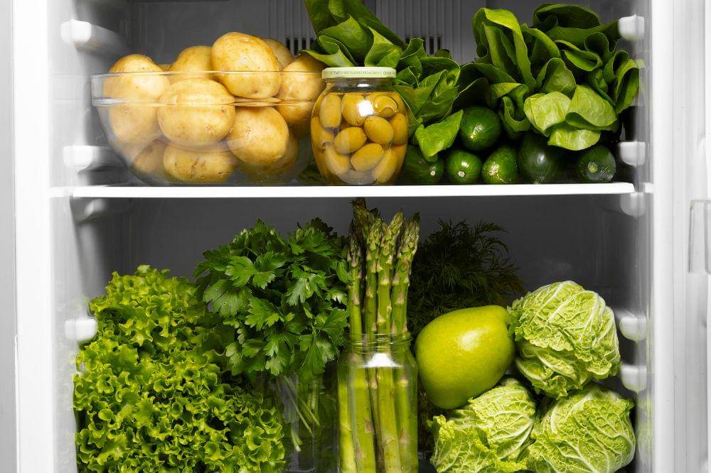 7 Penyebab Sayuran Layu di Kulkas COVER