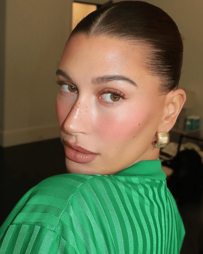 mistletoe make up (2).png