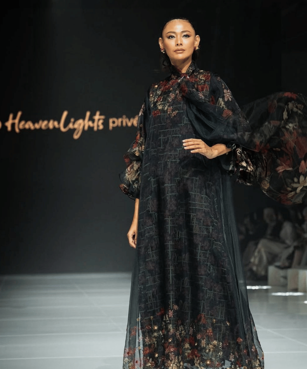 Pesona Modest Wear Lokal Bersinar Lewat Koleksi Reverie JFW 2026 (1).png