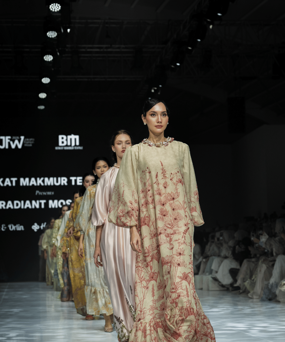 Pesona Modest Wear Lokal Bersinar Lewat Koleksi Reverie JFW 2026 (2).png